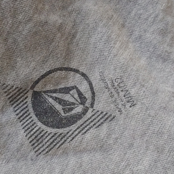 Volcom tank - Picture 2 of 2